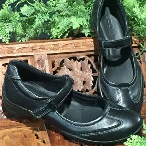 ECCO MARY JANE’S